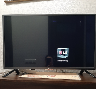 Телевізор LG32 LF560V 1