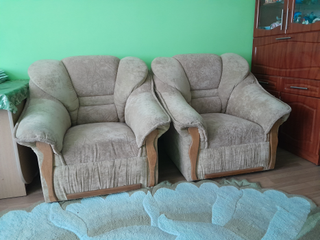 2 м'які крісла