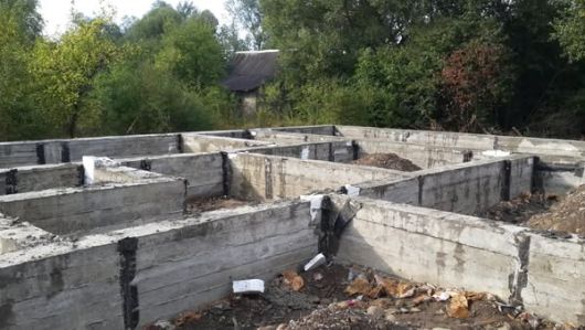 Земельна ділянка з фундаментом