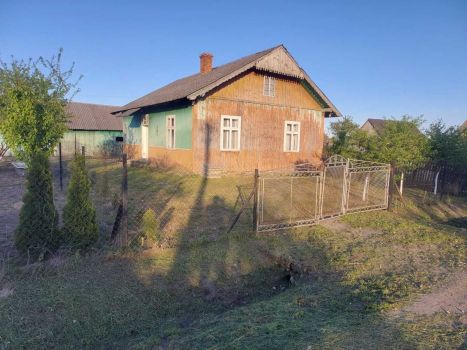 Будинок з бізнесом біля нього