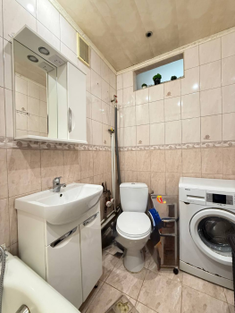 2-кімнатна квартира, вул.Героїв України 7