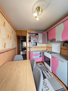 2-кімнатна квартира, вул.Героїв України 3