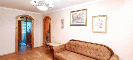 2-кімнатна квартира, вул.Героїв України 4