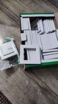 Рамка Schneider Asfora Plus 1-пост біла 1