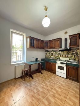 4-кімнатна квартира, вул.Нова 5