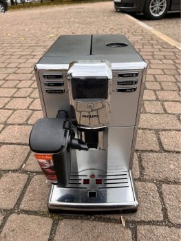 Кавомашина Philips LatteGo EP5330 1