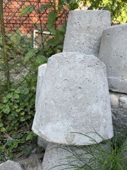 Бетонні сфери та відра 1