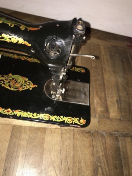 Машинка швейна 6