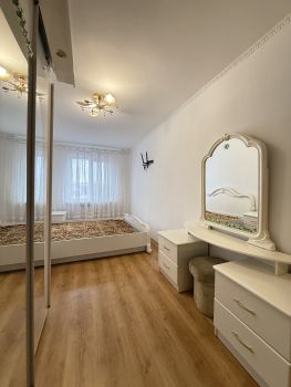 2-кімнатна квартира, вул.Литвина 5
