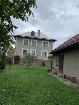 Жилий будинок, Володимира Великого 2