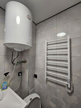 Здається 1 кім. квартира 6