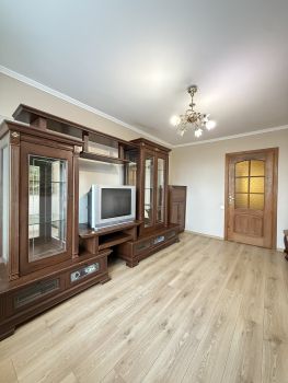 2-кімнатна квартира, вул.Литвина 2