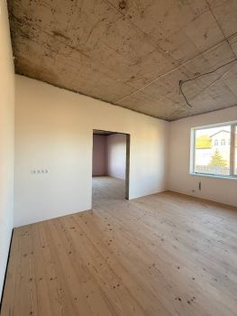 Новозбудований будинок, Орлика 8