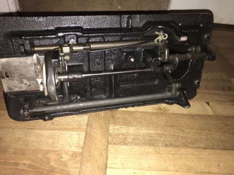 Машинка швейна 2