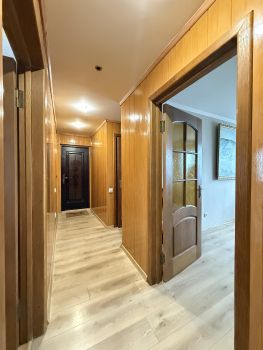 2-кімнатна квартира, вул.Литвина 1