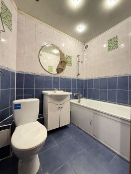 2-кімнатна квартира, вул.Литвина 8