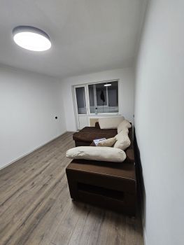 Здається 1 кім. квартира 4