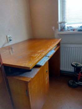 Стіл письмовий