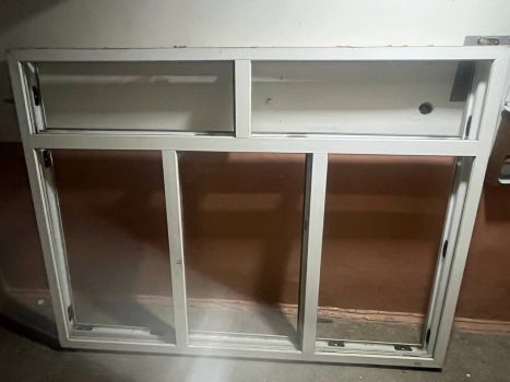 Балконна рама б/в