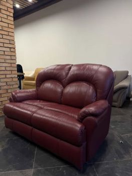 Новий бордовий шкіряний диван