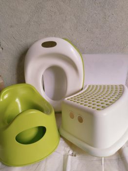 Горщики дитячі, шапки для плавання ,слюнявчики . 5