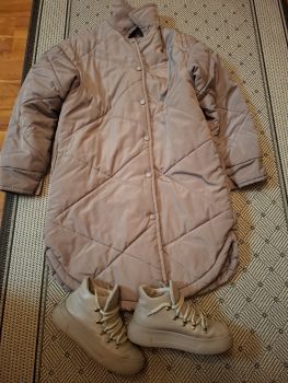 Жіночий одяг та взуття шкіряне