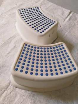 Горщики дитячі, шапки для плавання ,слюнявчики . 2