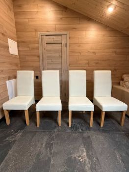 Стільці у прекрасному стані