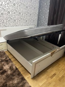 Ліжко 1.6х2.0 з приліжковими тумбами 5