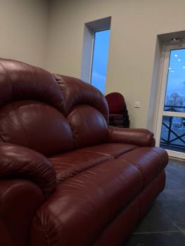 Новий бордовий шкіряний диван 2