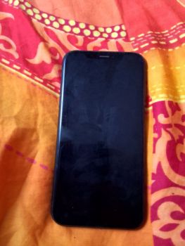 iPhone XR у хорошому стані 1