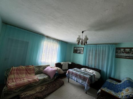 Жилий будинок, Біля річки 5