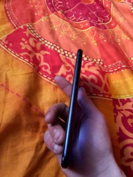 iPhone XR у хорошому стані 4