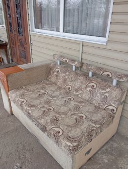 Диван розкладний з тумбою в задовільному стані