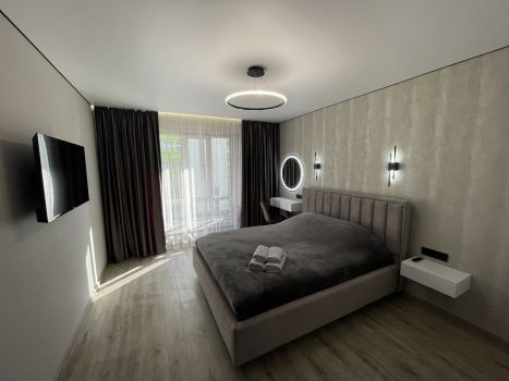 Озеро Lux. 4 поверх. Ви на озеро. 4