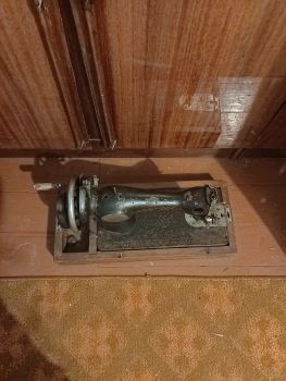 Швейна машинка подолянка