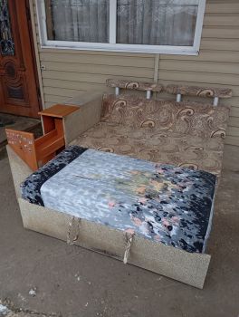 Диван розкладний з тумбою в задовільному стані 7