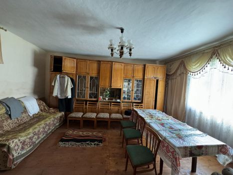 Жилий будинок, Біля річки 6