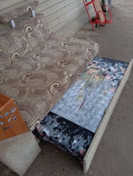 Диван розкладний з тумбою в задовільному стані 3