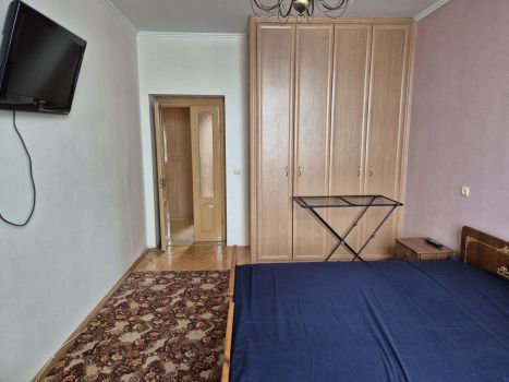 Здається 2 квартира квартира 3