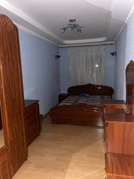 Здам трьох кімнтну квартиру в районі Ломоносова 3