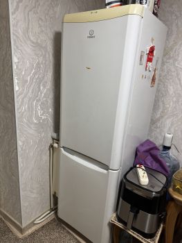 Холодильник INDESIT 1