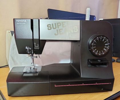 Оверлок і швейна машинка TOYOTA 2