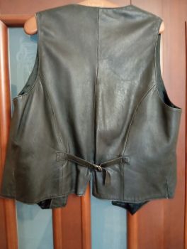 Безрукавка шкіряна б/в  хорошої якості 1