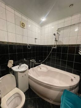 Здам трьох кімнтну квартиру в районі Ломоносова 5