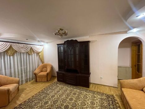 Здам трьох кімнтну квартиру в районі Ломоносова 4