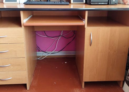 Стіл комп'ютерний 1