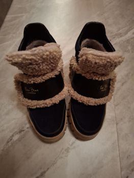 Одяг жіночий та взуття 8