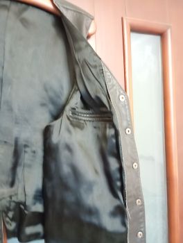 Безрукавка шкіряна б/в  хорошої якості 2