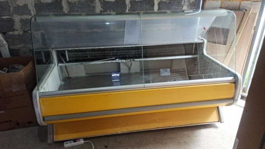 Холодильну вітрину 1